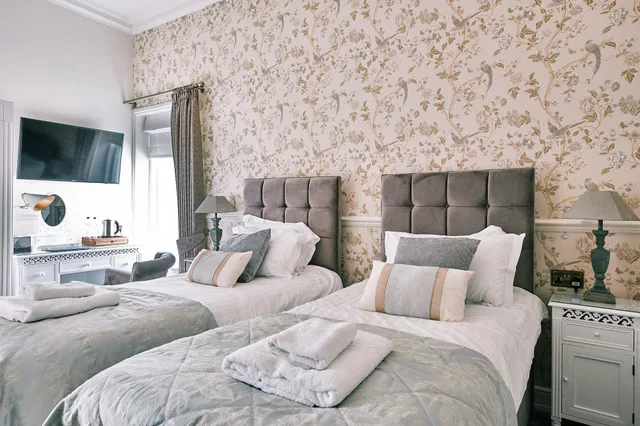 غرفة قياسية بسريرين منفصلين بدون إطلالة بحوض استحمام، The Queens Hotel Lytham 1/1
