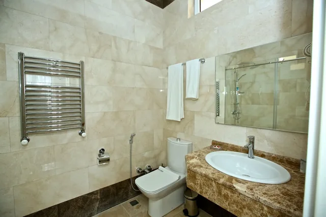غرفة قياسية بسرير كينج، Miraj Hotel 2/3