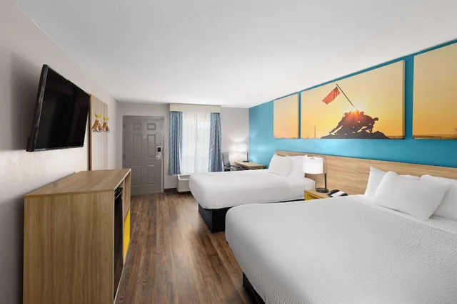 غرفة قياسية بسريرين كوين، Days Inn By Wyndham Clarksville North 1/6