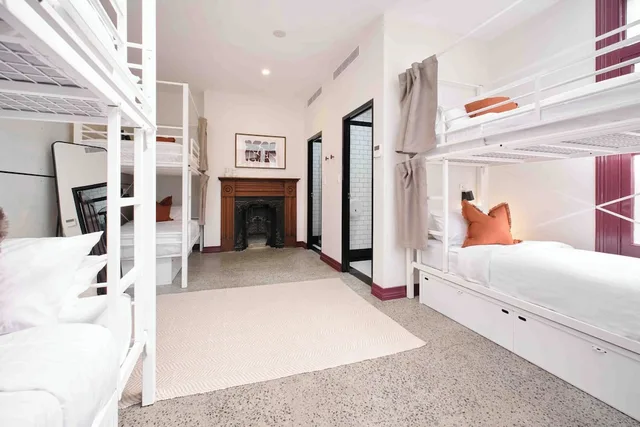 House, 10 Bunk Beds, Bunk Bed، Alfred Park Accommodation 1/3