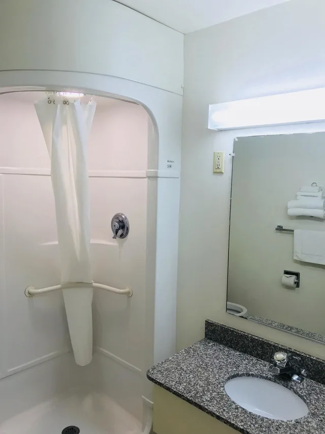 Room, 1 Double and 1 Single Bed, Americas Best Value Inn Lake City 7/8