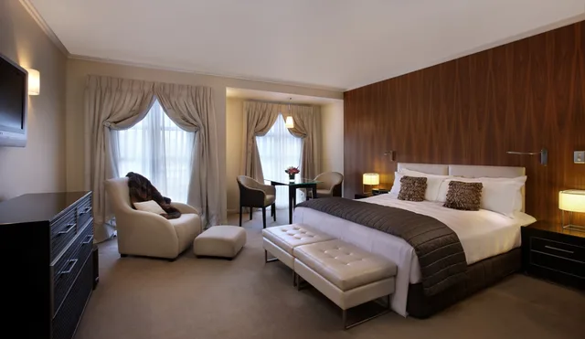 غرفة فاخرة بسرير مزدوج، Sofitel Queenstown Hotel and Spa 1/3
