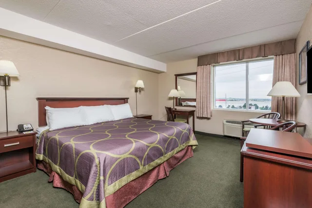استوديو بسرير كينج، Super 8 By Wyndham Mississauga 2/3