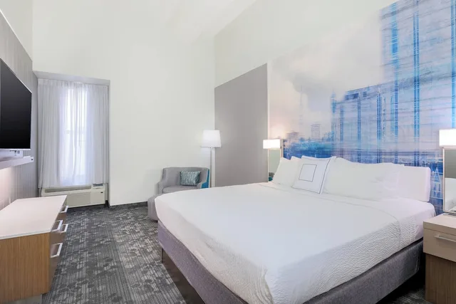 جناح بسريرين كوين بغرفة نوم واحدة مع أريكة لذوي الإعاقة، Courtyard by Marriott Pittsburgh Downtown 1/4
