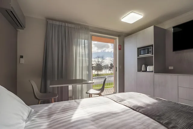 غرفة تنفيذية، Argosy Motor Inn 2/2