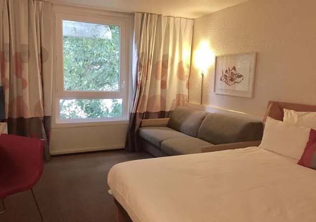 Classic, Queen Bed, Sofa, Novotel Marseille Est 5/7
