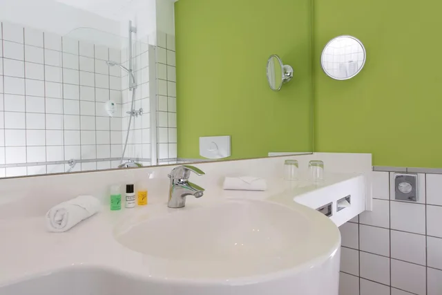 غرفة قياسية بسرير كينج، Wyndham Garden Dusseldorf City Centre Konigsallee 8/8