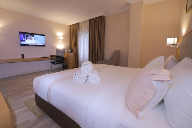 Executive King Room, Mado Hotel 2/3