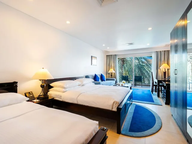 غرفة عائلية بسرير فردي مع أريكة، Movenpick Hotel & Resort Al Bidaa 5/9
