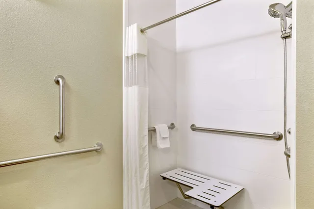 غرفة بسريرين كوين لذوي الإعاقة، La Quinta Inn & Suites by Wyndham Gillette 5/6