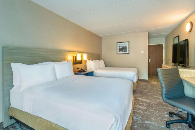 غرفة بسريرين مزدوجين في الطابق الأرضي، Comfort Inn Kingston - Highway 401 8/10