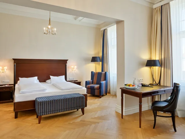 Suite, King Bed, Austria Trend Parkhotel Schonbrunn 2/10