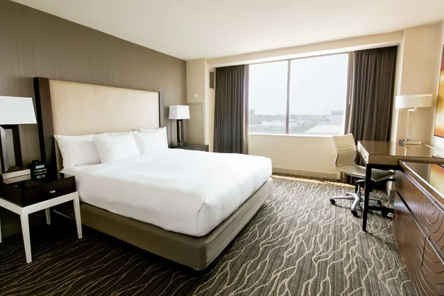 غرفة سيغنتشر بسرير كينج لذوي الإعاقة، Hilton Salt Lake City Center 3/6