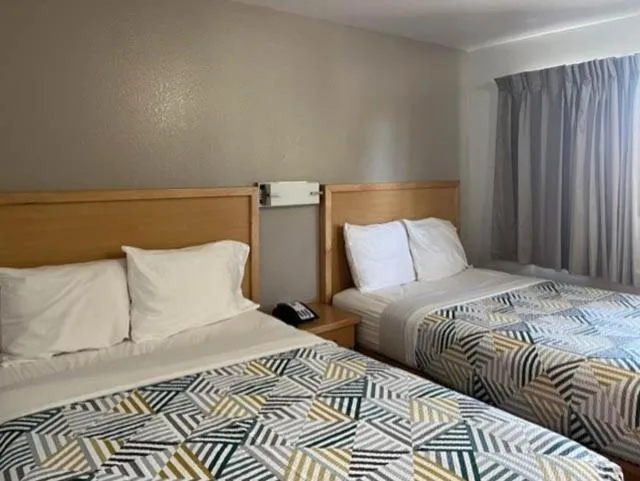 غرفة بسريرين كوين، Motel6 Riviera Beach, FL 2/10