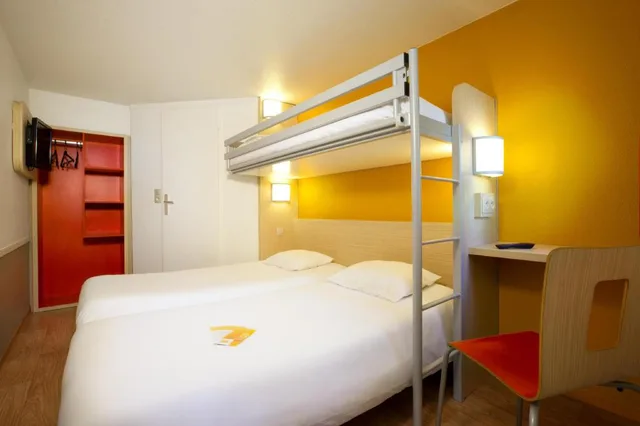 غرفة قياسية بسرير فردي وسريرين مزدوجين، Hotel Premiere Classe Perpignan Nord 2/6