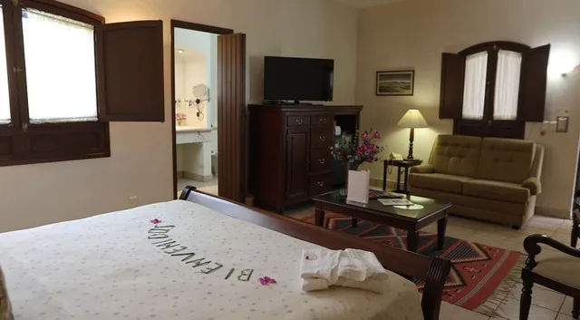 غرفة جونيور بسرير كينج بحوض استحمام، Hacienda Los Laureles 7/10