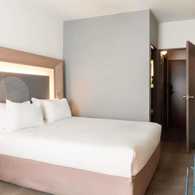 غرفة تنفيذية بسرير كوين مع أريكة، Novotel Paris Rueil-Malmaison 2/10