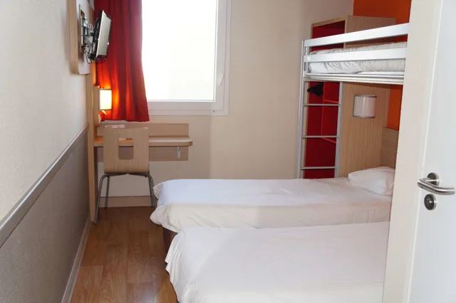 Standard, 3 Beds, Hotel Premiere Classe Sens Nord Saint Clement 2/5