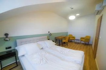 جناح سوبيريور مع أريكة، LUMA TERRA PRAGUE HOSTEL 1/1