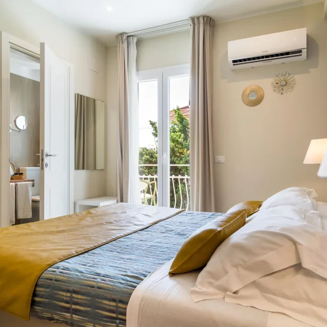 Room, Double or Twin Bed, Lateral Side Sea View، Hotel Rivage Taormina 2/10