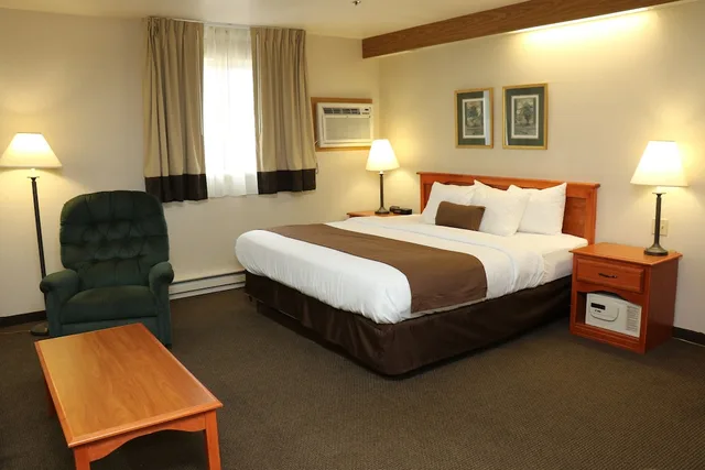 1 King Bed - Suite, Non-Smoking, Micfridge، Motel6 Minot, ND 4/9