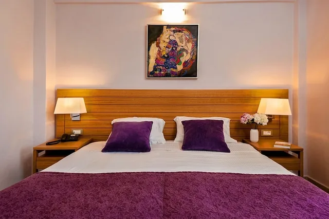 غرفة قياسية ثلاثية بسريرين منفصلين وسرير بطابقين، Porto Platanias Village Resort 8/10