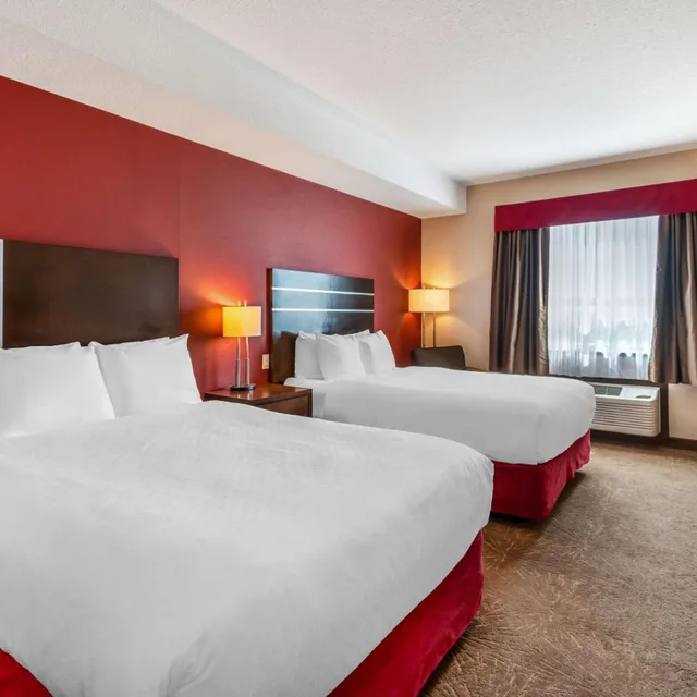 جناح بسرير كوين مع أريكة بمطبخ، Best Western Plus Kindersley Hotel 1/10