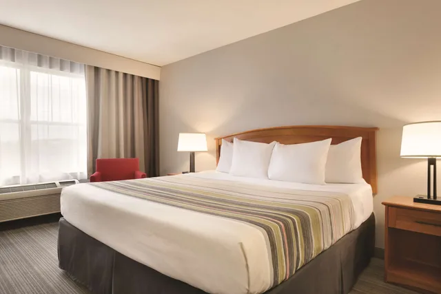 جناح بسرير كوين بغرفة نوم واحدة لذوي الإعاقة، Country Inn & Suites By Radisson Portage IN 2/5