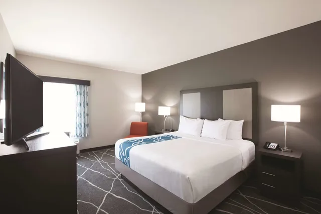 غرفة بسرير كينج لذوي الإعاقة، La Quinta Inn Stes By Wyndham Tulsa Broken Arrow 2/4