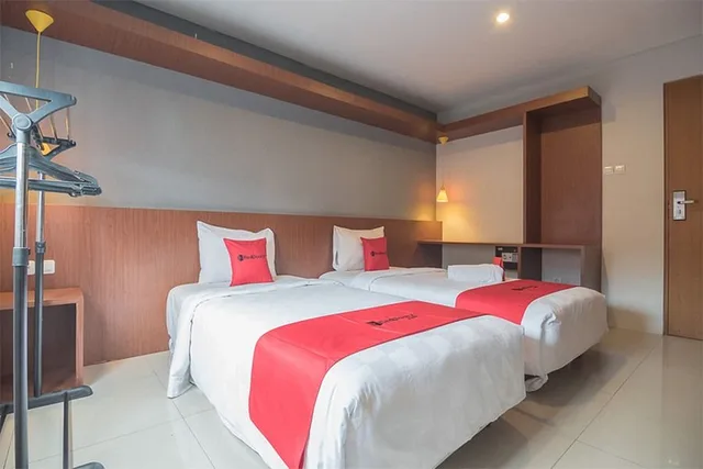 Reddoorz, Deluxe, Twin Beds، RedDoorz @ Dago Pojok 3 2/4