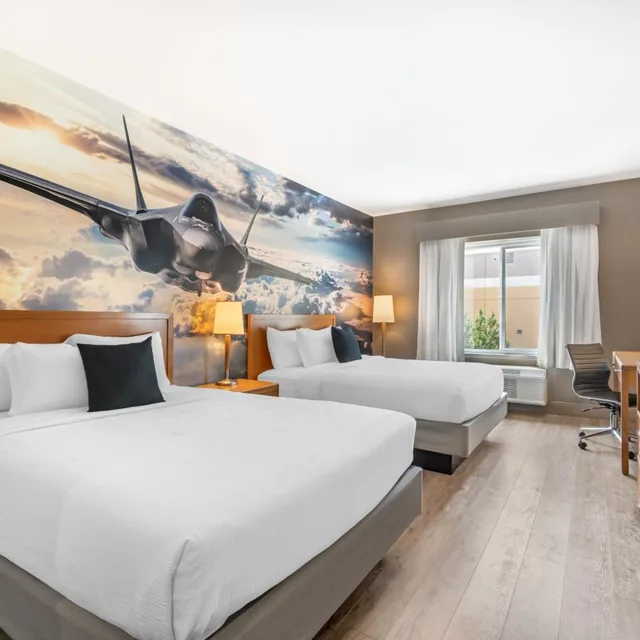 غرفة رباعية بسرير كينج وسريرين كوين، The Hanford Hotel 3/9