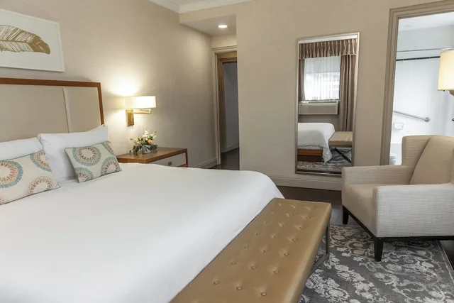 جناح بريميوم بسرير كينج بإطلالة على المتنزه، Lord Nelson Hotel And Suites 1/4