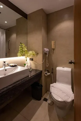 غرفة ديلوكس مزدوجة بإطلالة على البحيرة، Splendido Tagaytay Hotel and Country Club 3/4