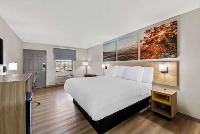 غرفة قياسية بسرير كينج، Days Inn By Wyndham Brownsville 2/6
