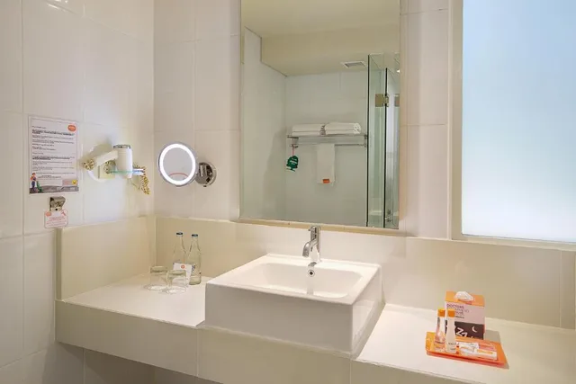 جناح بسرير كينج، HARRIS Hotel Kuta Tuban 3/3
