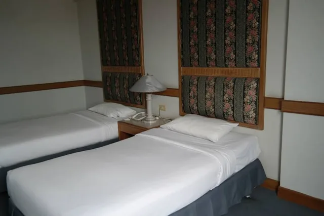 غرفة ديلوكس بسريرين منفصلين، Phuphaya Hotel 1/2