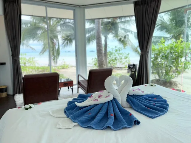 Villa, Beach Front, Am Samui Resort 7/10