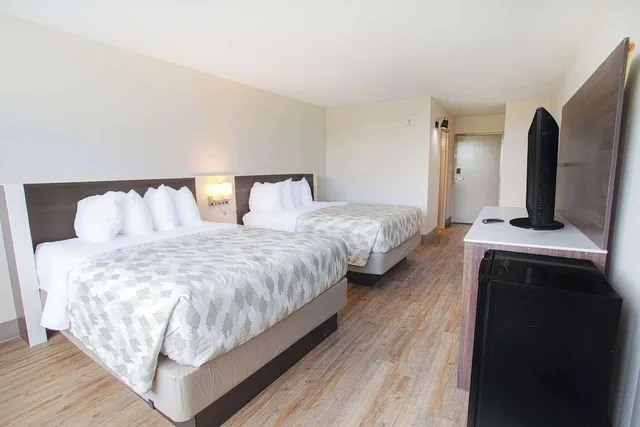 Deluxe, 2 Queen Beds, Americas Best Value Inn Winston-Salem NC 1/2