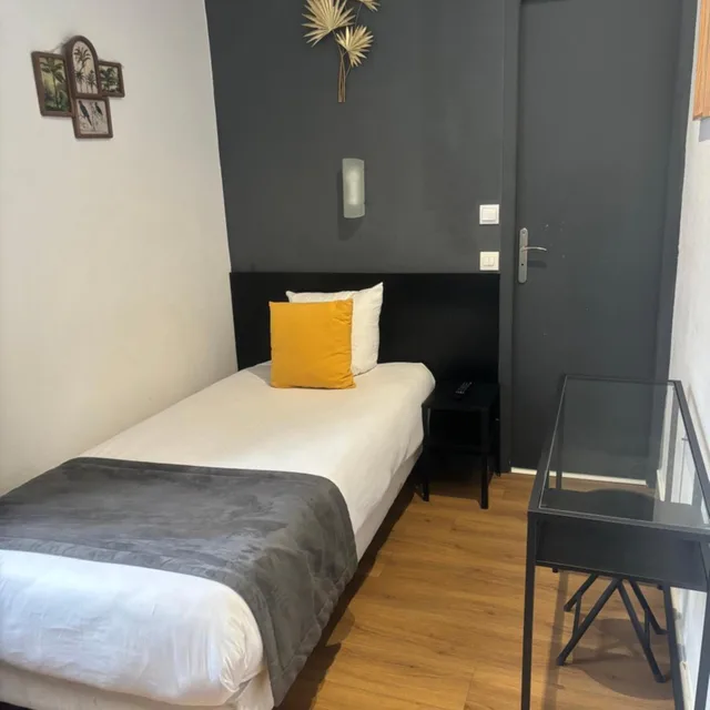 غرفة مفردة، Hotel de Normandie 1/12