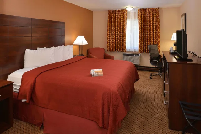 غرفة قياسية بسرير كينج، Quality Inn Appleton West 2/5