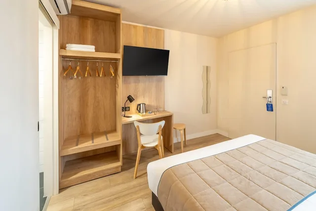 غرفة قياسية بسرير مزدوج وسرير فردي في الطابق الأرضي، Sure Hotel by Best Western Mont-de-Marsan 9/10