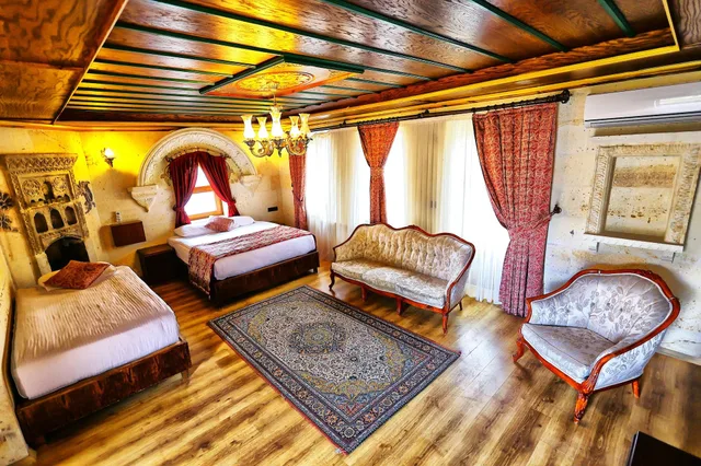 جناح بسرير كينج بشرفة، Empire Cave Hotel 3/4