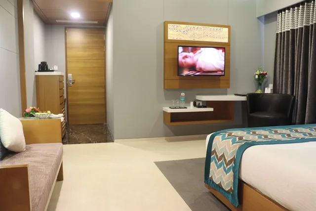جناح جونيور بسرير كينج، Crimson Park Shree Kanak Udaipur 3/5