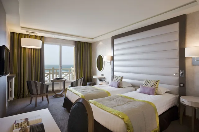 Grand, Twin Beds, Sea View, Large, Le Grand Hotel Des Thermes 1/2