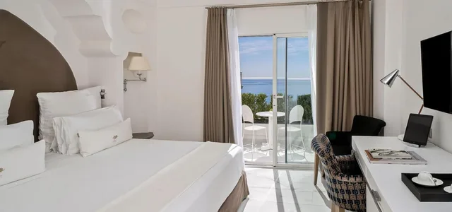 Deluxe, Double Bed, Lateral Side Sea View، Villa Franca Hotel 1/7