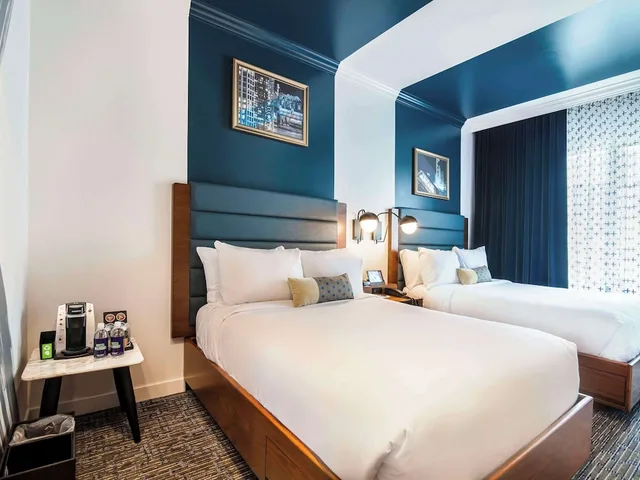 غرفة كلاسيكية بسريرين مزدوجين بإطلالة على المدينة، Hotel Belmont Vancouver - MGallery Collection 1/4