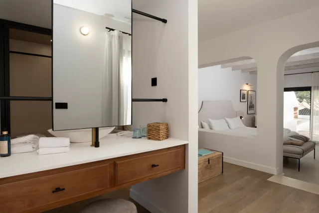 جناح جونيور، THE SUITES AT SAN ROQUE CLUB 3/3