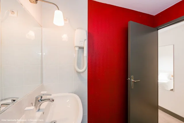 Adjoining, Family, Double and Twin Beds, Hotel Gambetta 7/10