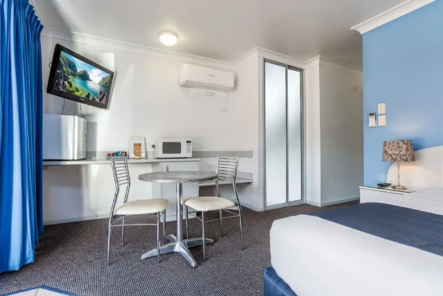 Superior, Queen Bed, Aspley Carsel Motor Inn 4/5