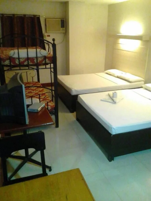 غرفة أساسية بسرير مزدوج وسرير فردي وأسرّة بطابقين بإطلالة على المدينة، The Loft Inn 2/3